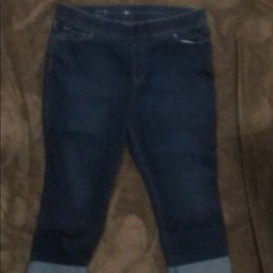 Levi Capris